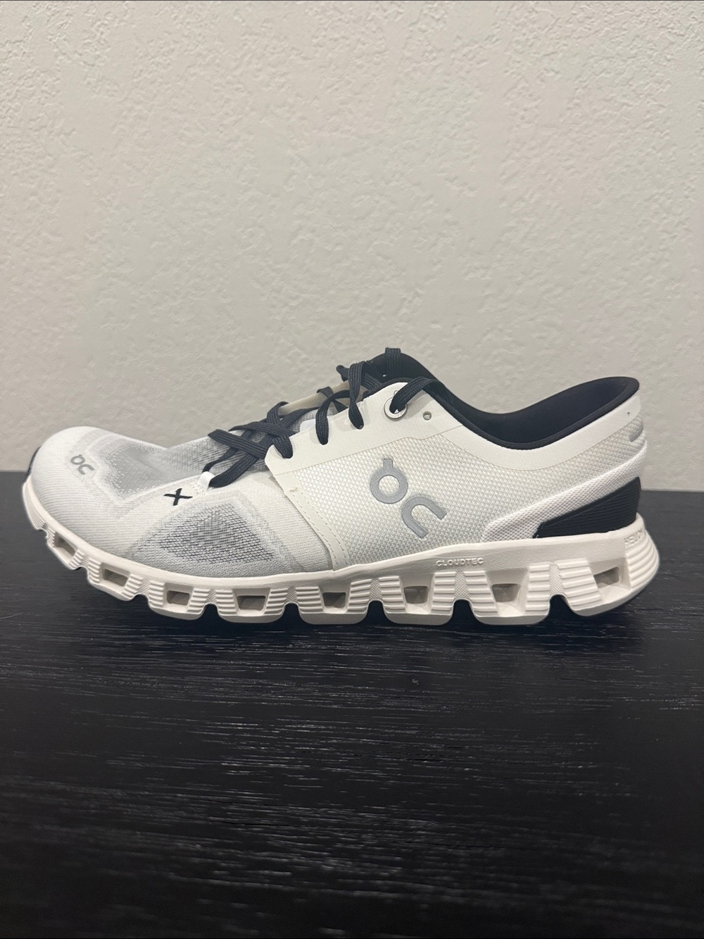 On Cloud X Women Running Shoes White
Black 60.98697 Size 9.5 W9.5 Rare Trainers